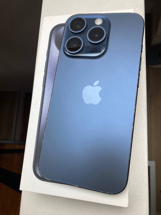 Iphone 15 pro blue