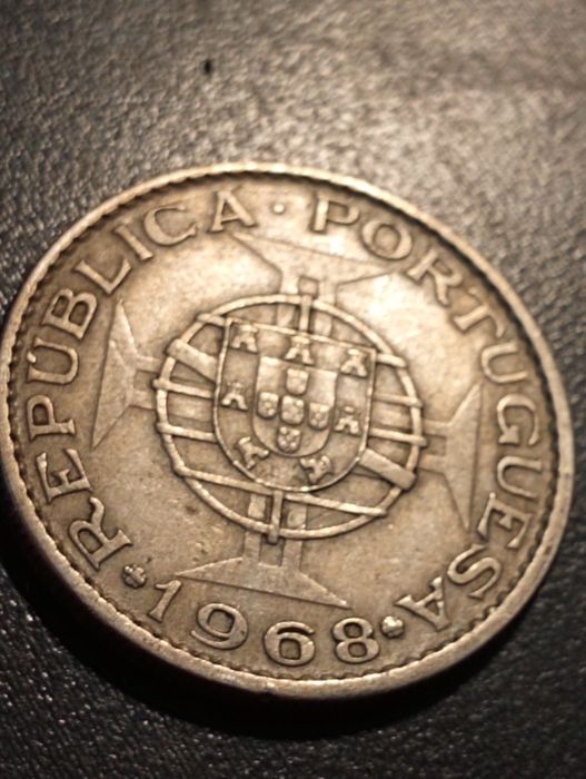 2 moedas 10 escudos(1968) 20 escudos (1972) - Moçambique - Soberbas