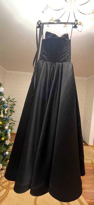 Сукня вечірня, чорна