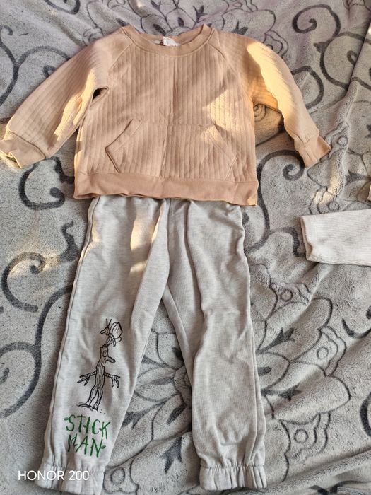 Віддам безкоштовно речі на дівчинку 2,5-3 роки