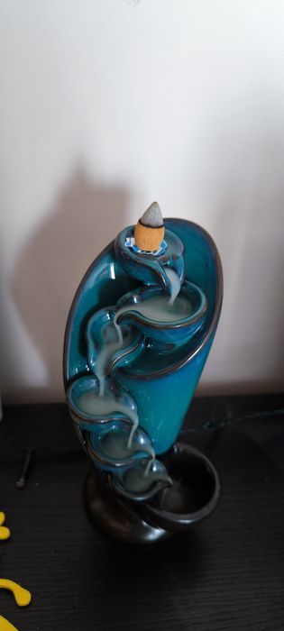 Ceramiczne kadzidło efekt lawy z dymu.