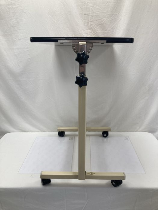 Mesa ADICO regulável antiga