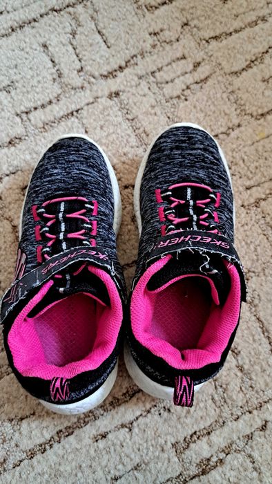 Продам кросівки на дівчинку фірми Skechers