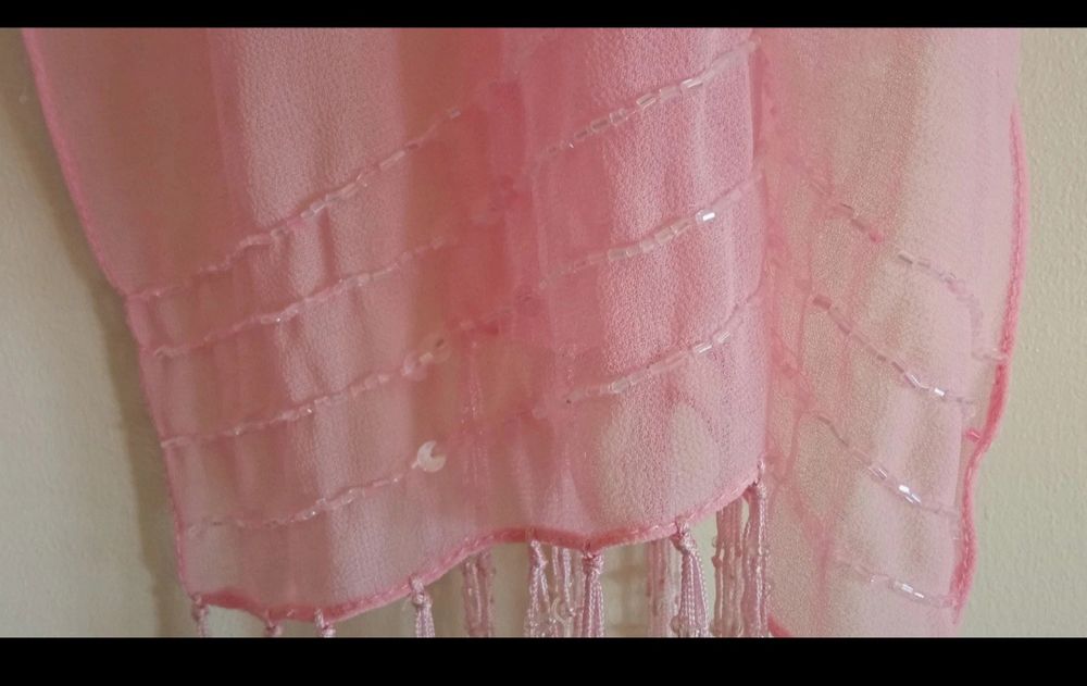 Écharpe - Cor de Rosa - c/ Franjas, c/ Missangas e Lantejoulas