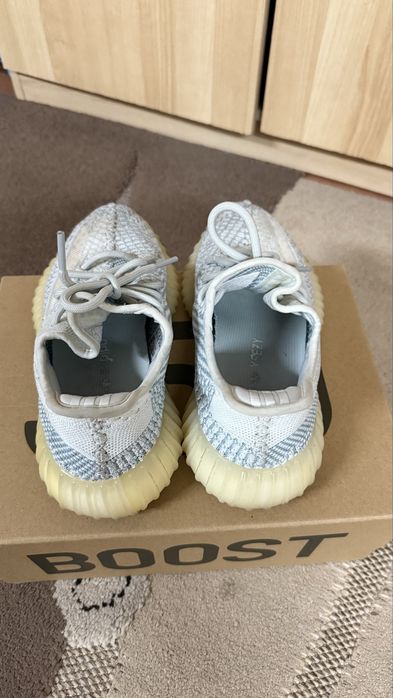 YEEZY boost 350 v2 cloud white