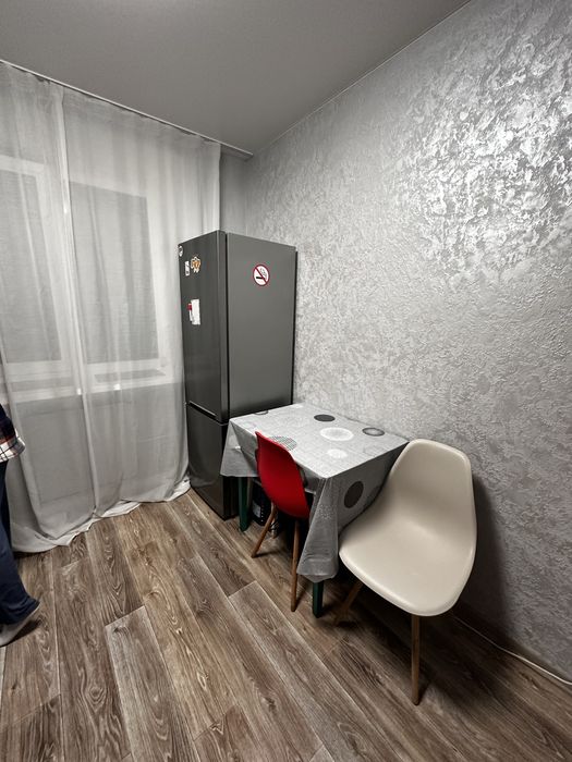 Вільна    Критий ринок Двокімнатна  Квартира  2 кімнати подобово