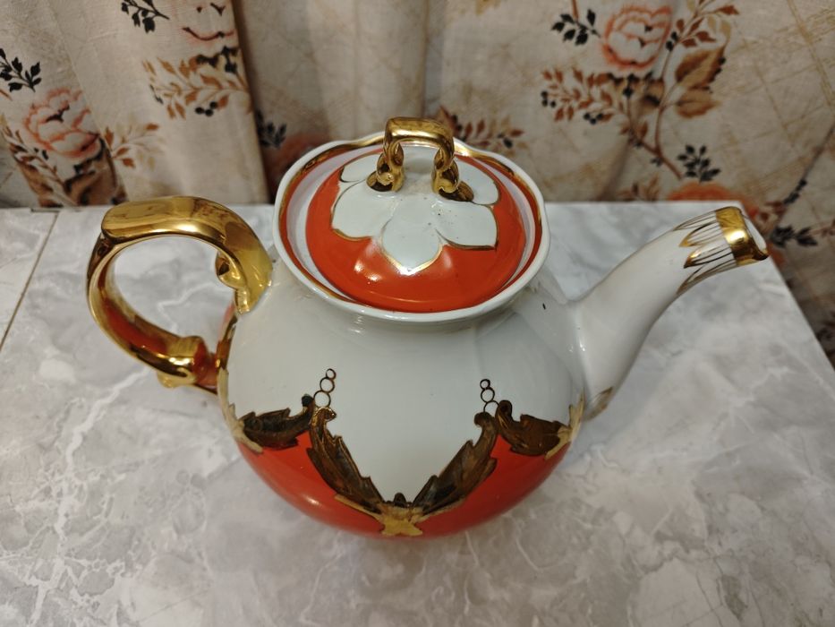 Чайник Бутон продам.