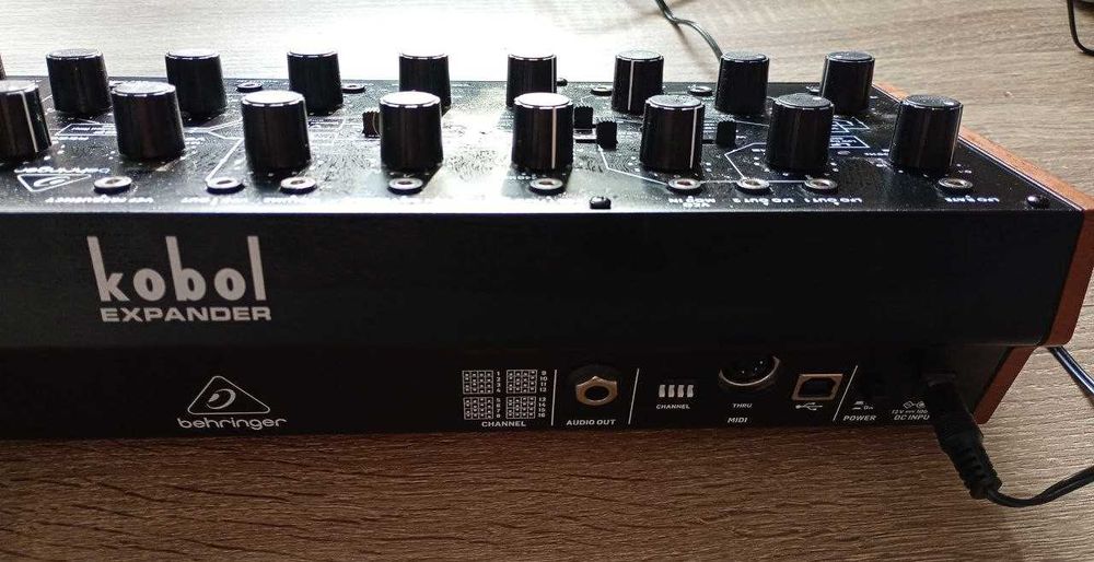 Аналоговий Синтезатор Behringer KOBOL EXPANDER аналоговый синтезатор