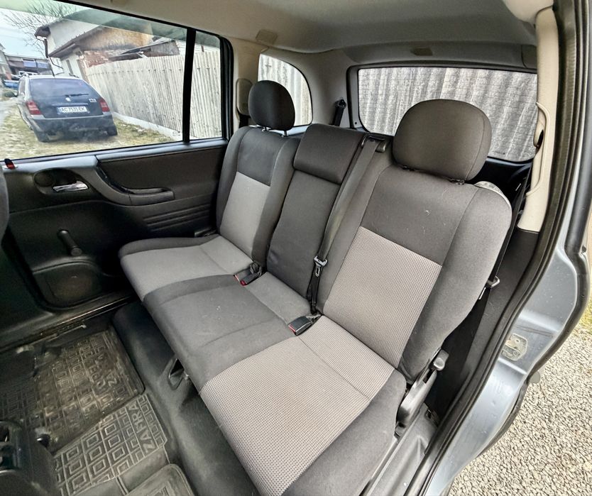 Opel Zafira 2004 рік 1,6 бенз 7 - місна