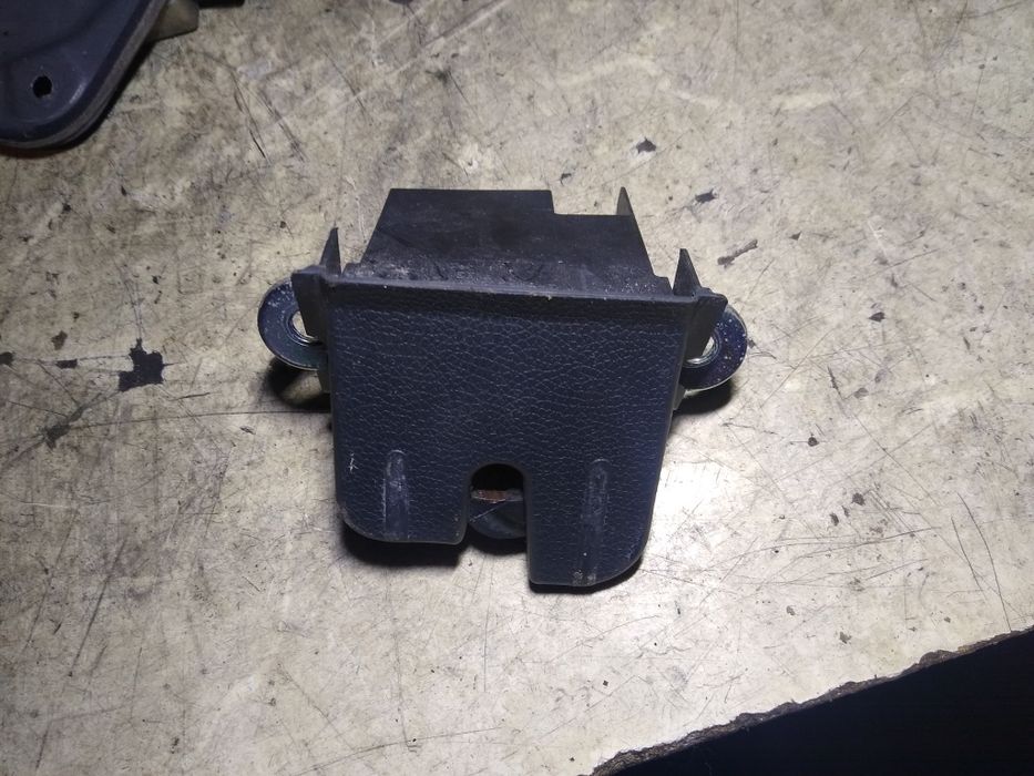 Zamek klapy bagażnika VW Touran golf V V plus passat b6 kombi oryg