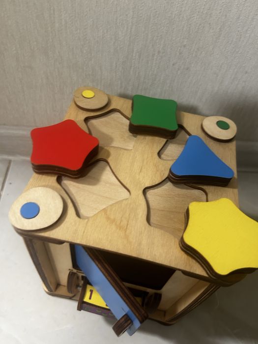 Бізікуб для малюків