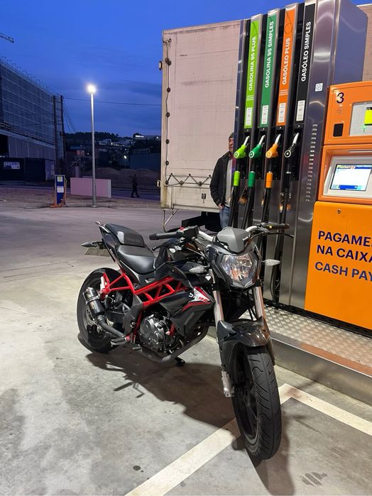 Benelli bh 125 .