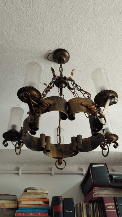 Candeeiro de teto rústico