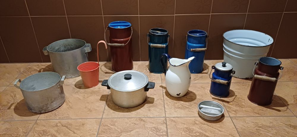 Stare emaliowane kanki, wiadra,miski tace,garnki,bańki ocynkowane.