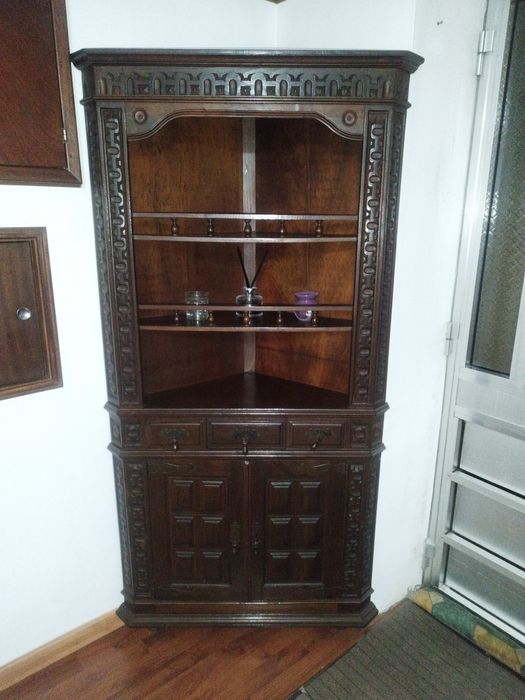 Móvel antigo de canto