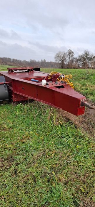 Wózek do naczep sprzęgający naczepę z ciągnikiem rolniczym