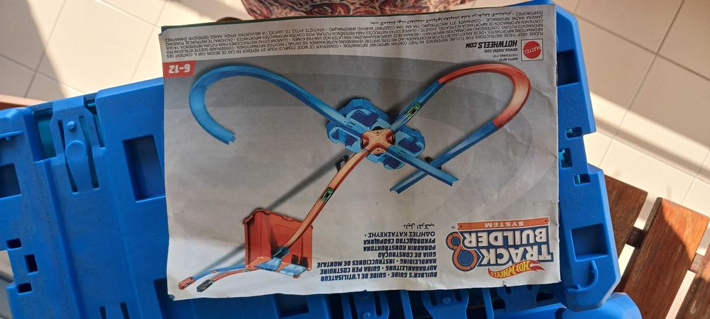 Hot Wheels Track Builder – 2 caixas de pistas + vários carros