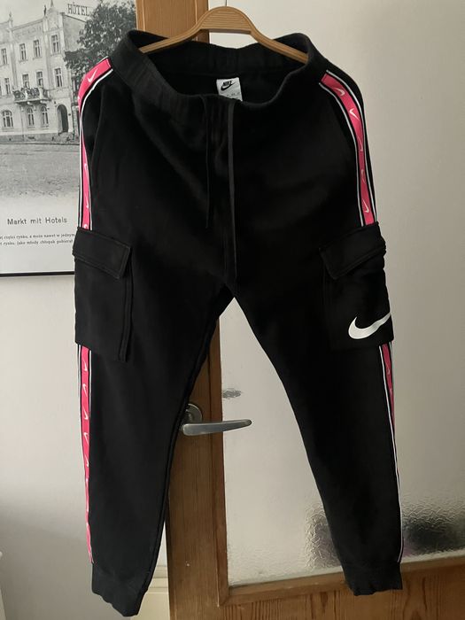 Damskie czarne spodnie treningowe dresowe Nike rozowe dodatki roz.XS