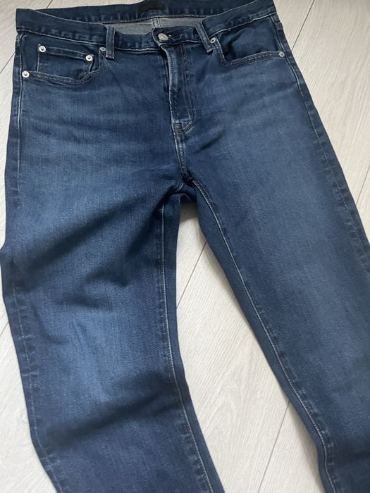 Джинси Levis , Uniqlo.