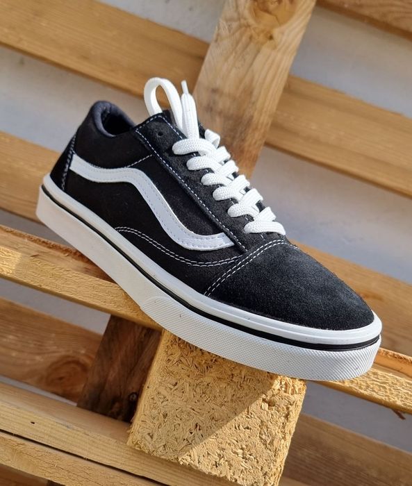 Sapatilhas Van's Pretos tamanho 40 c/caixa