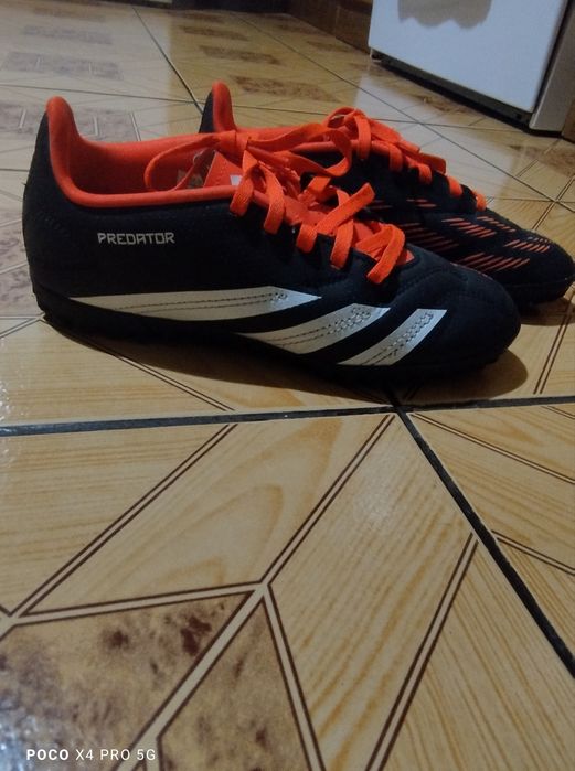 Сороконожки спортивне взуття