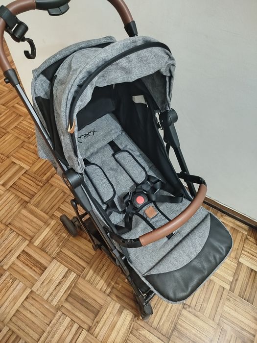 Carrinho de bebé compacto Momi Ofra