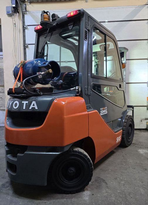 Навантажувач вилковий, газовий 2.5 тонни,
Toyota 02-8FGF25