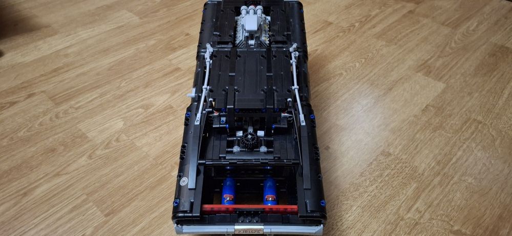 Продаю б/у лего техник машину додж чанжер