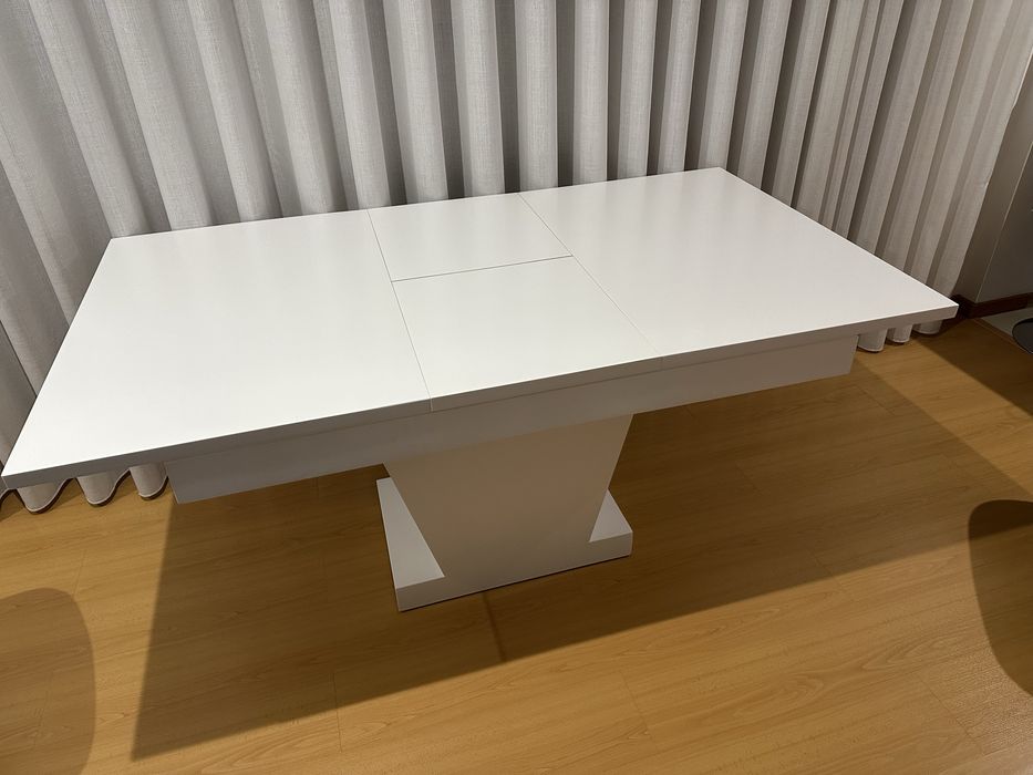 Mesa e cadeira (sala)