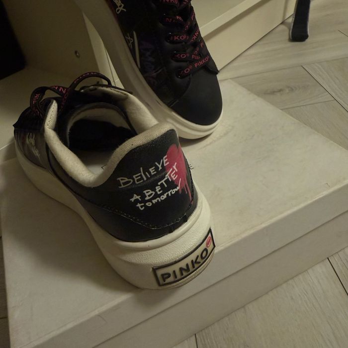 Кросівки бренду pinko