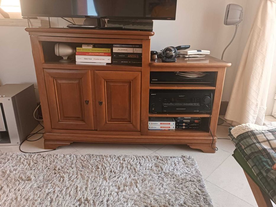 Móvel para TV com tampo giratório