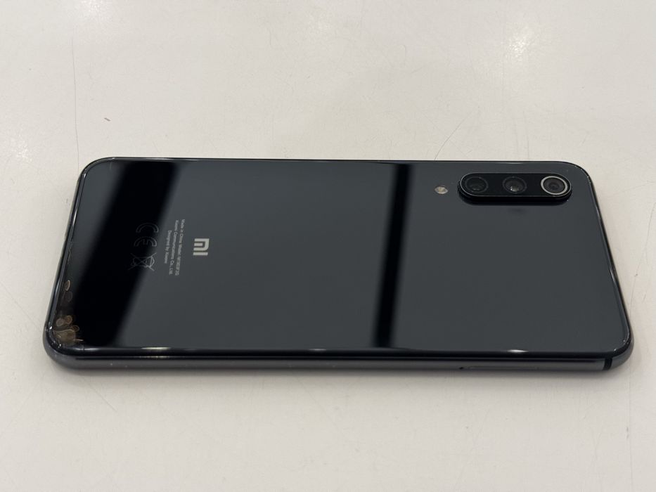 Xiaomi MI9 SE 6/64GB Czarny - używany