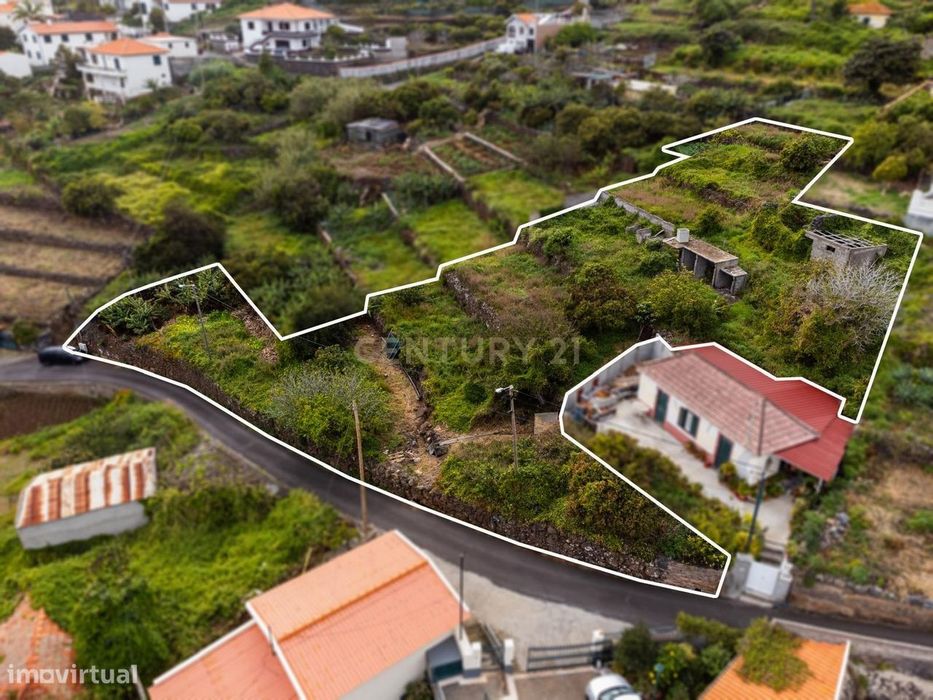 Terreno Urbano - Projeto Aprovado para Construção de 4 Moradias Contem