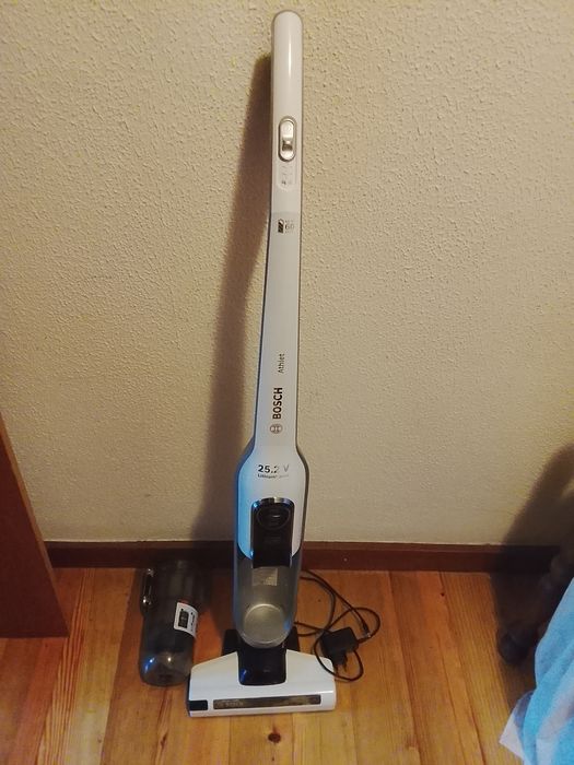 Aspirador Vertical Sem Fios BOSCH Com Carregador