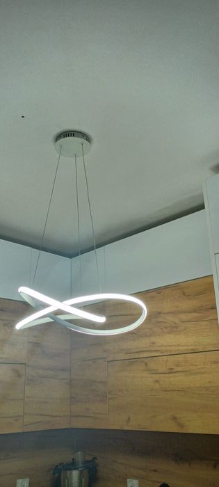 Modna Lampa led zimne swiatło