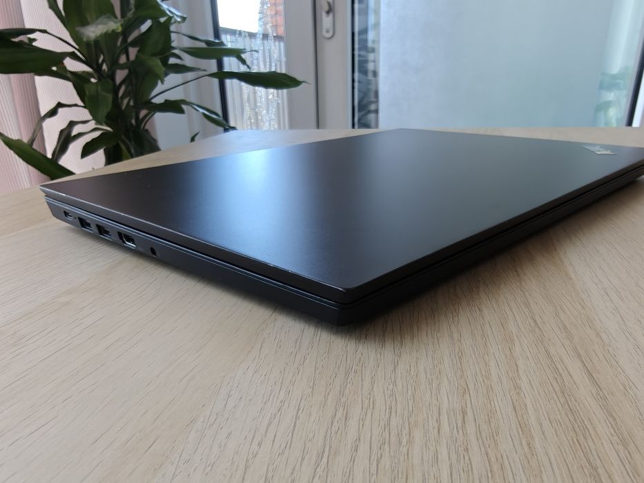 Lenovo ThinkPad E15 Gen 1 / i7 / RX Radeon / 8GB / SSD 256GB