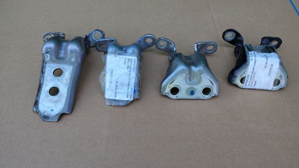Петлі двері задні праві Subaru Outback 14-25