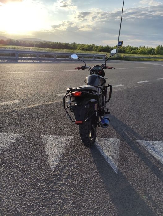 Продам мотоцик lifan str200