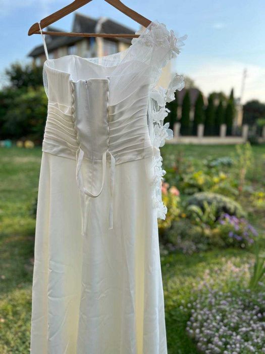 Дизайнерська сукня весільна / випускна