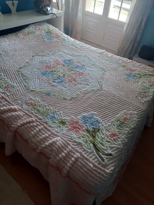 Colcha  fofinha cama de casal nova por estriar