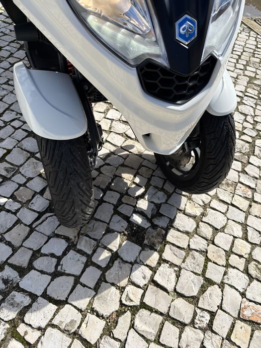 Piaggio MP3 300 só com 1500 kms