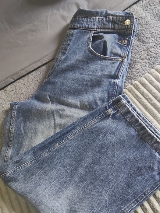 Dois pares de calças de ganga