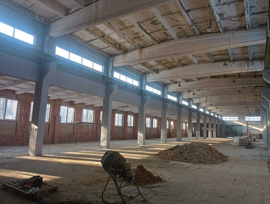 ПРОДАЖ великого 2282 кв.м ВИРОБНИЧОГО ПРИМІЩЕННЯ у Берегові, новий дах