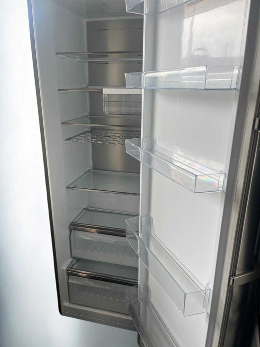 Frigorífico vertical Hisense No Frost — 1 porta, novo nunca usado