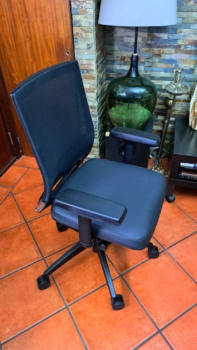 Vendo cadeira de escritório usado ALITAL