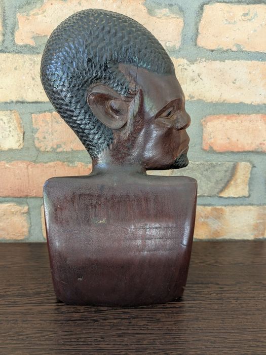 Artesanato Africano em madeira feito á mão.