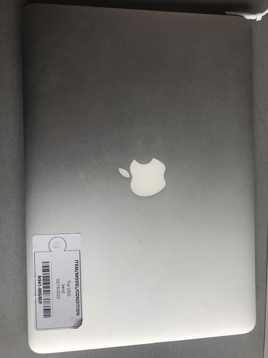 Apple Macbook Air I5 в ідеальному стан/3,5 годин АКБ тримає!