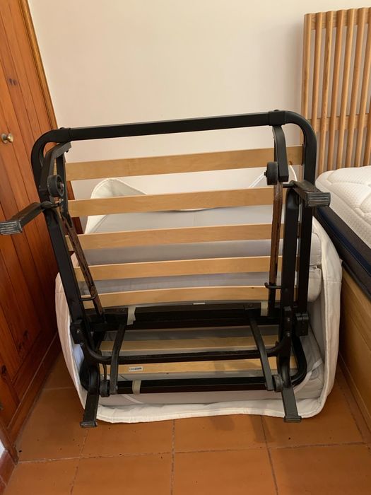 Sofa Cama IKEA com capa de protecao