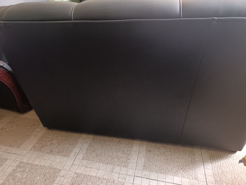 Vende-se conjunto de 3 sofás de Couro em preto