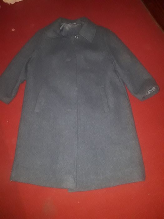 Продается теплое женское демисезонное пальто.